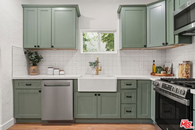 511 N Hobart Boulevard, Los Angeles, CA 90004