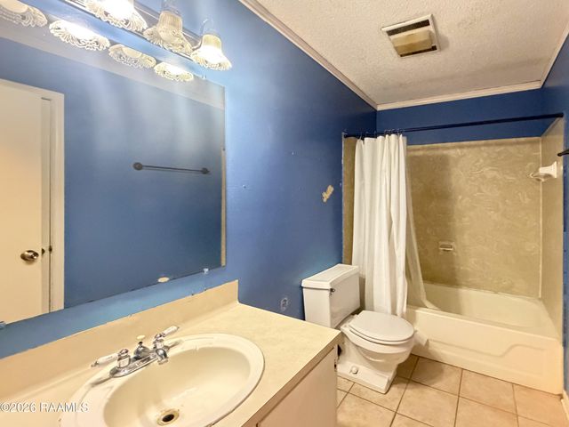 222 Saint James Drive, Lafayette, LA 70506