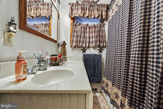 1245 HARNEY RD, Littlestown, PA 17340