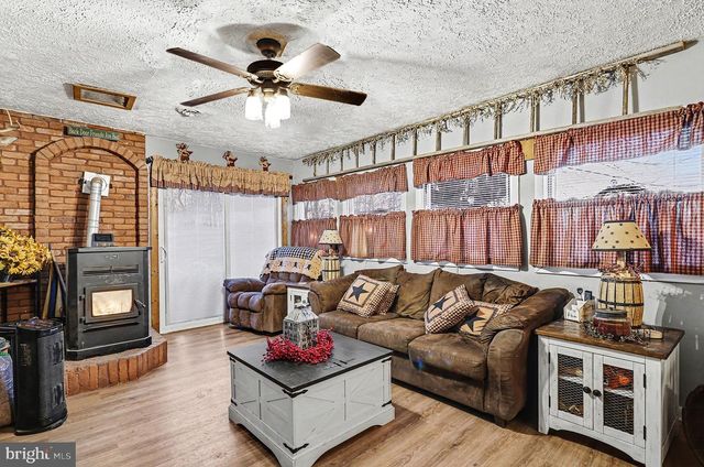 1245 HARNEY RD, Littlestown, PA 17340