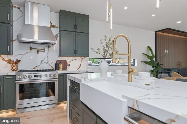 2025 N EMERSON ST, Arlington, VA 22207