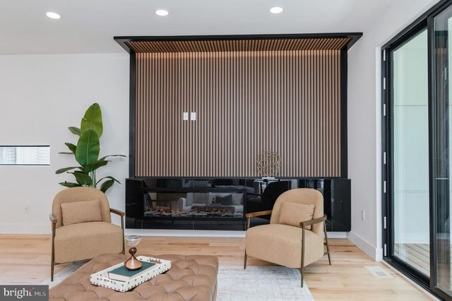 2025 N EMERSON ST, Arlington, VA 22207