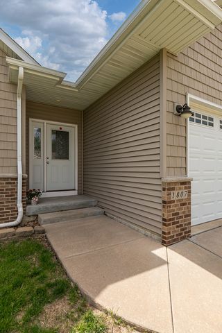 1807 W 75th Place W, Davenport, IA 52806