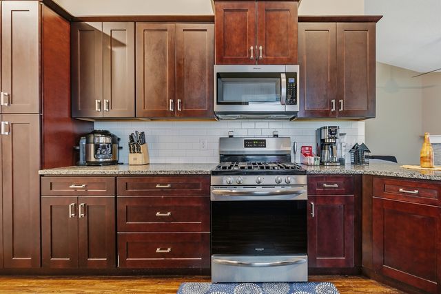 1807 W 75th Place W, Davenport, IA 52806