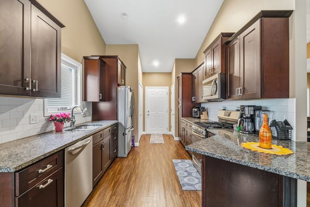 1807 W 75th Place W, Davenport, IA 52806