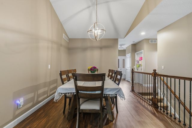 1807 W 75th Place W, Davenport, IA 52806