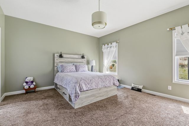 1807 W 75th Place W, Davenport, IA 52806