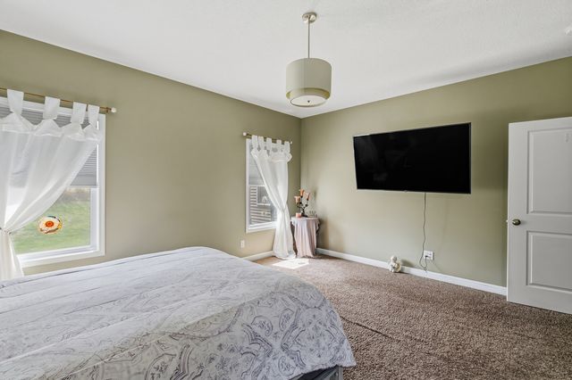 1807 W 75th Place W, Davenport, IA 52806