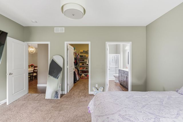 1807 W 75th Place W, Davenport, IA 52806