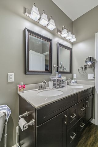1807 W 75th Place W, Davenport, IA 52806