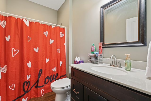1807 W 75th Place W, Davenport, IA 52806