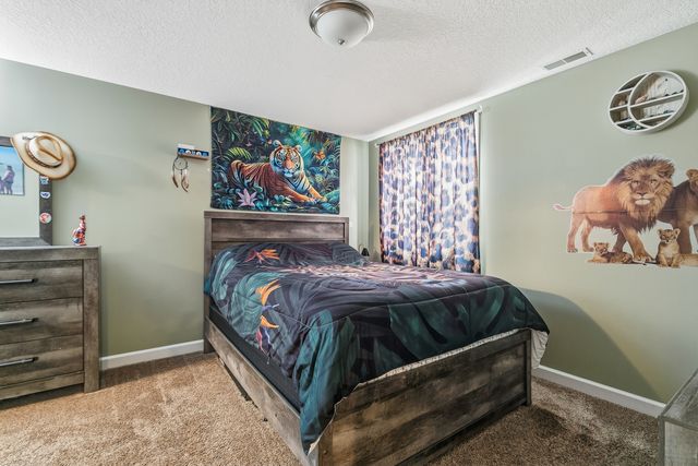 1807 W 75th Place W, Davenport, IA 52806