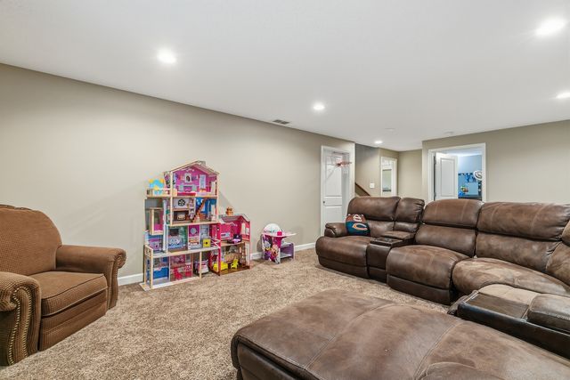 1807 W 75th Place W, Davenport, IA 52806