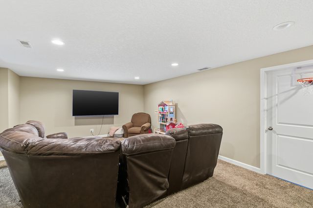 1807 W 75th Place W, Davenport, IA 52806
