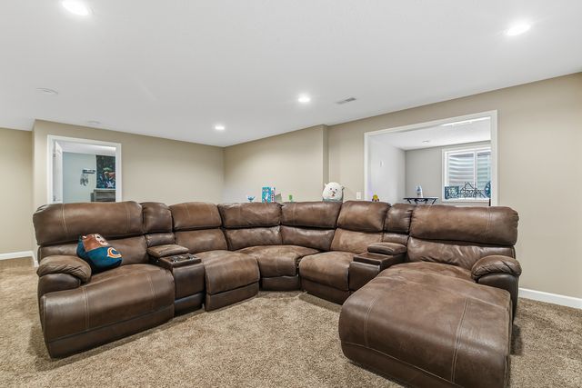 1807 W 75th Place W, Davenport, IA 52806