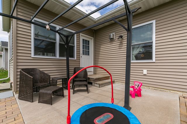 1807 W 75th Place W, Davenport, IA 52806