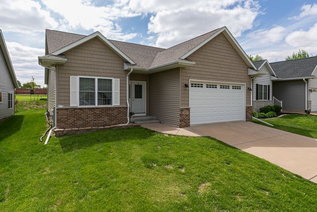 1807 W 75th Place W, Davenport, IA 52806