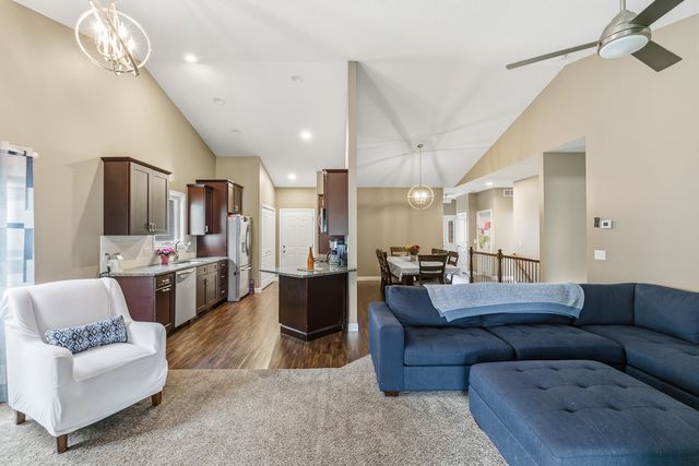 1807 W 75th Place W, Davenport, IA 52806