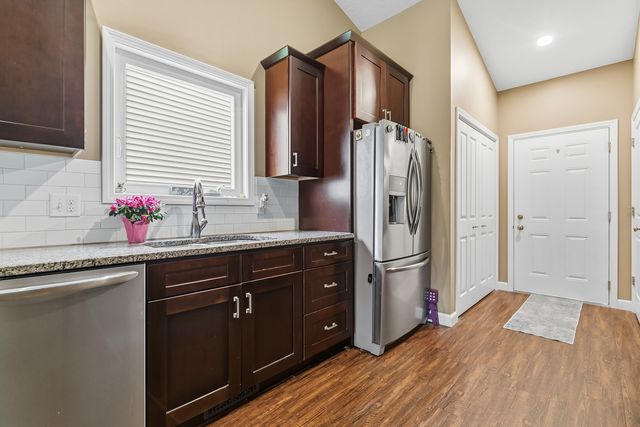 1807 W 75th Place W, Davenport, IA 52806