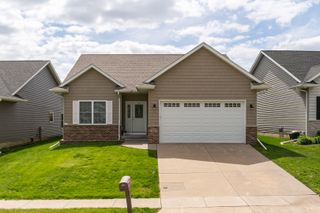 1807 W 75th Place W, Davenport, IA 52806