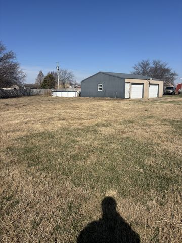 2075 Akersville Rd, Lafayette, TN 37083