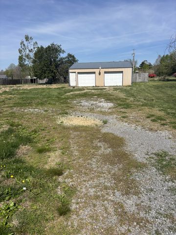 2075 Akersville Rd, Lafayette, TN 37083