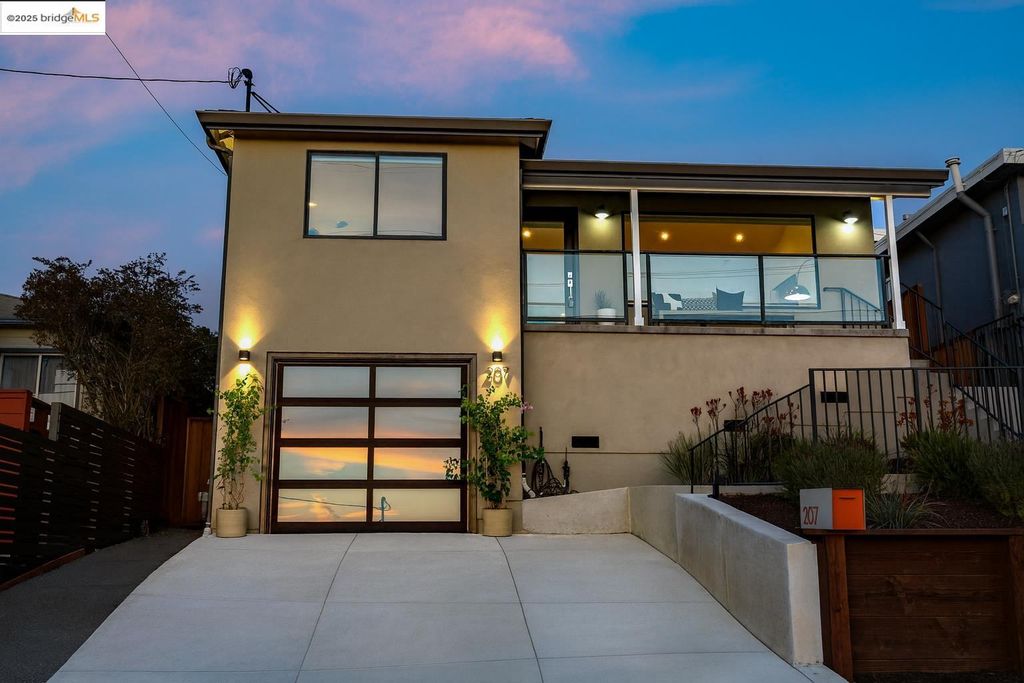 207 Cambridge Ave, Kensington, CA 94708