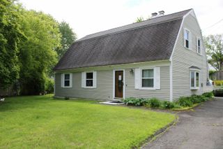 30 Grove Place, Danbury, CT 06810
