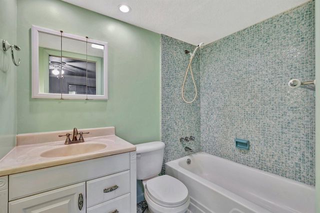 121 Wettaw Lane 211, North Palm Beach, FL 33408