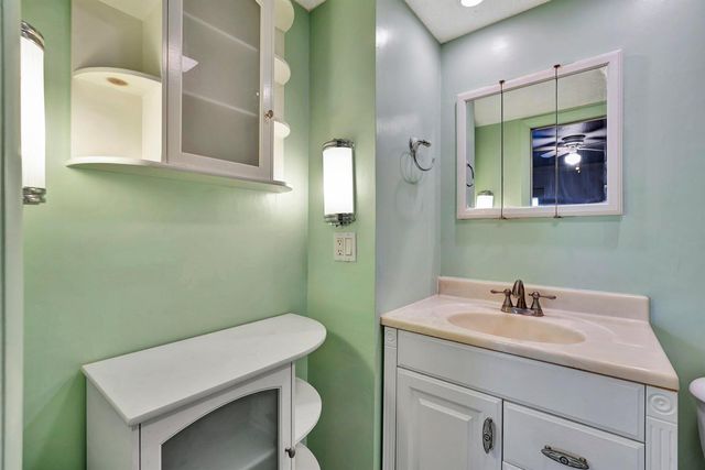 121 Wettaw Lane 211, North Palm Beach, FL 33408
