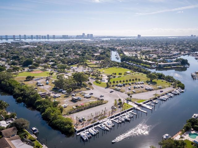 121 Wettaw Lane 211, North Palm Beach, FL 33408