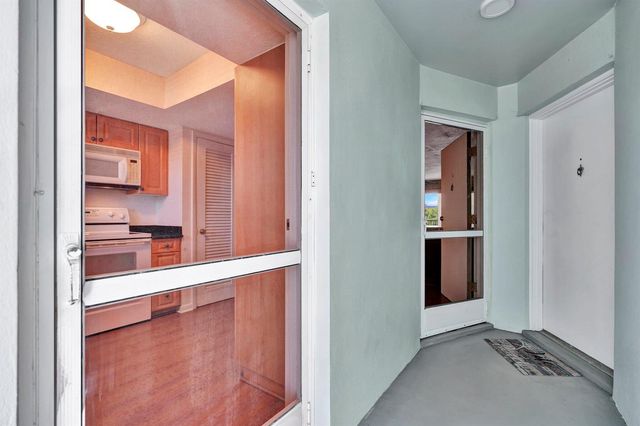 121 Wettaw Lane 211, North Palm Beach, FL 33408