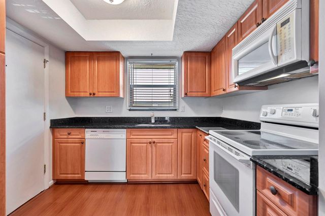 121 Wettaw Lane 211, North Palm Beach, FL 33408
