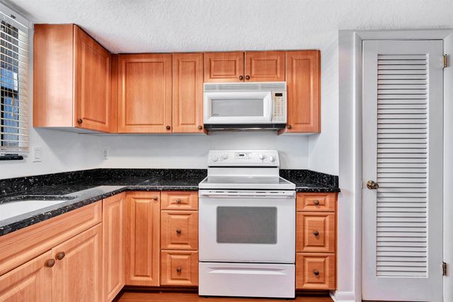 121 Wettaw Lane 211, North Palm Beach, FL 33408