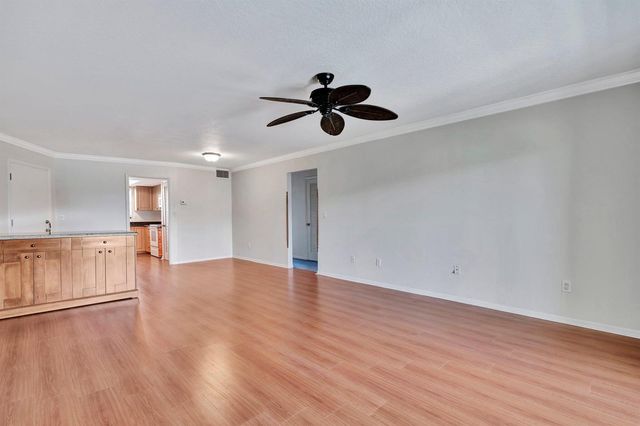 121 Wettaw Lane 211, North Palm Beach, FL 33408