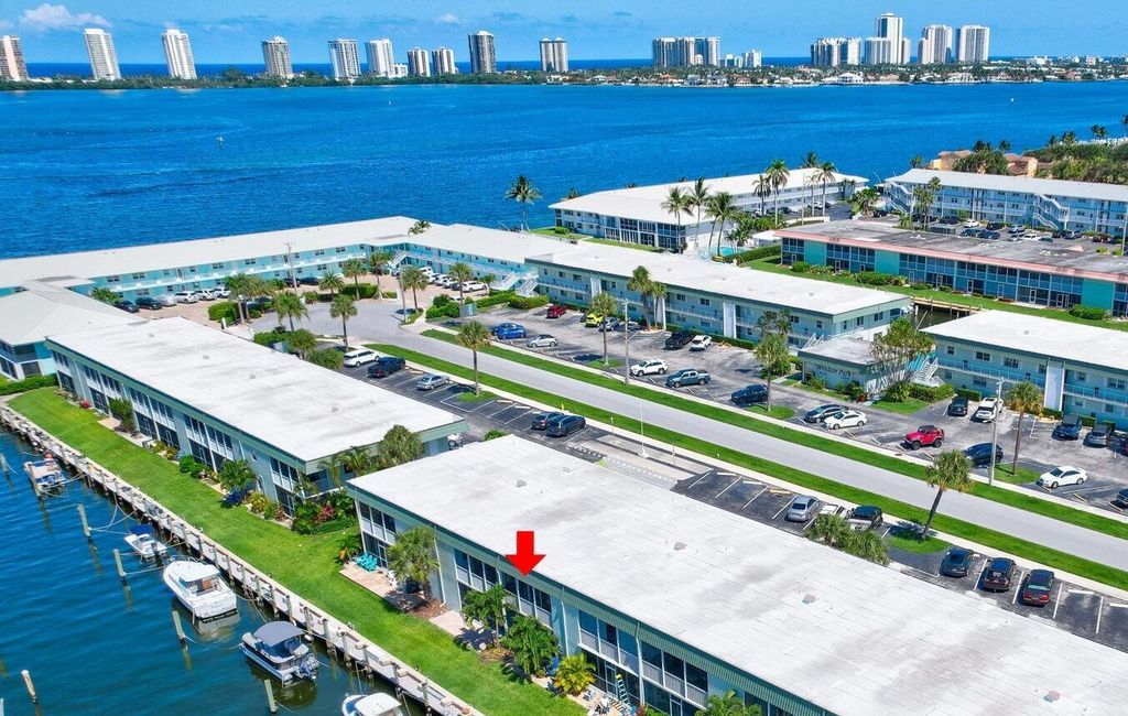 121 Wettaw Lane 211, North Palm Beach, FL 33408