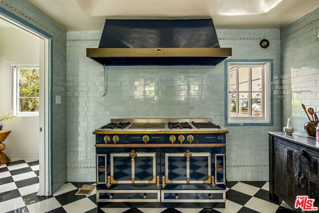 5470 Los Feliz Boulevard, Los Angeles, CA 90027