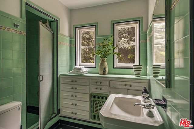 5470 Los Feliz Boulevard, Los Angeles, CA 90027