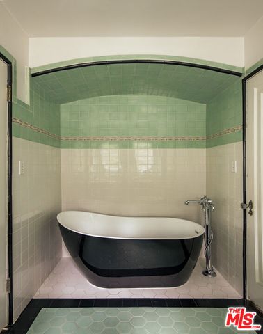 5470 Los Feliz Boulevard, Los Angeles, CA 90027