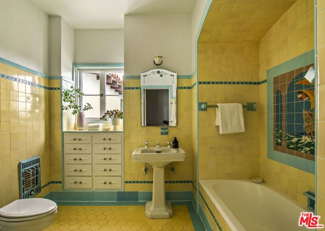 5470 Los Feliz Boulevard, Los Angeles, CA 90027