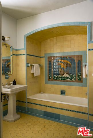 5470 Los Feliz Boulevard, Los Angeles, CA 90027