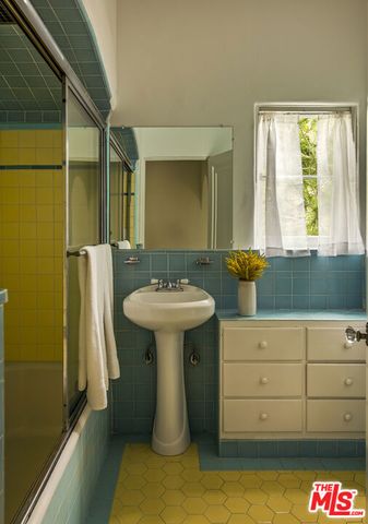 5470 Los Feliz Boulevard, Los Angeles, CA 90027