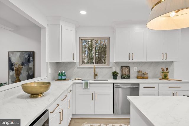 64 CHIPPENHAM DR, Voorhees, NJ 08043