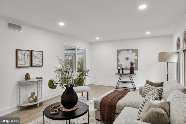 64 CHIPPENHAM DR, Voorhees, NJ 08043