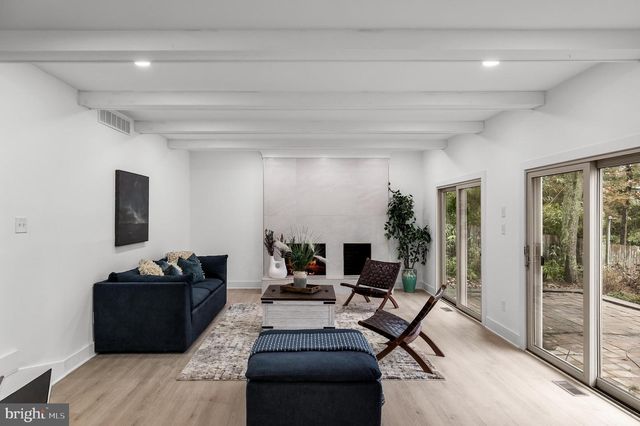 64 CHIPPENHAM DR, Voorhees, NJ 08043