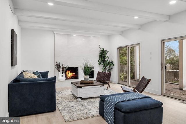 64 CHIPPENHAM DR, Voorhees, NJ 08043