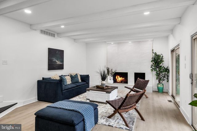 64 CHIPPENHAM DR, Voorhees, NJ 08043