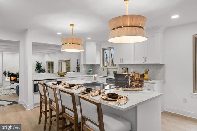 64 CHIPPENHAM DR, Voorhees, NJ 08043