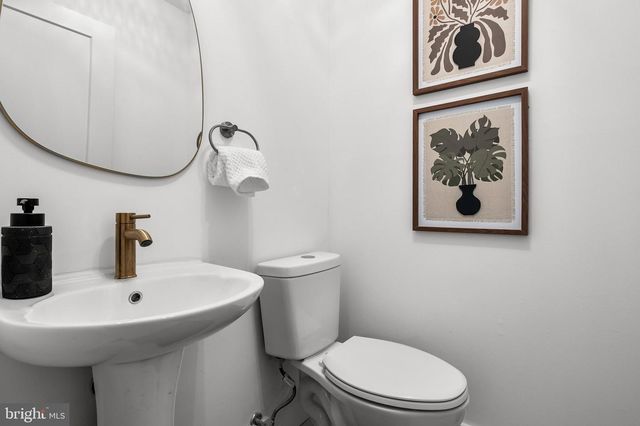 64 CHIPPENHAM DR, Voorhees, NJ 08043