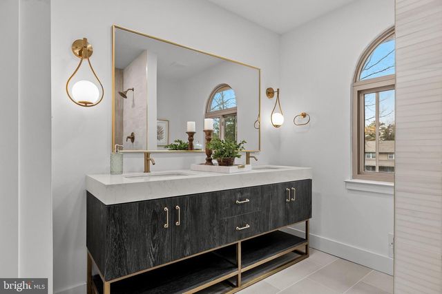 64 CHIPPENHAM DR, Voorhees, NJ 08043